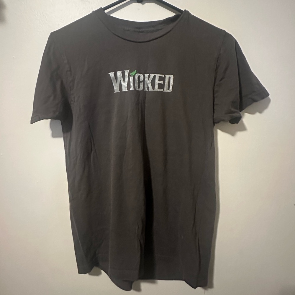 Wicked The Musical Defy Gravity Tour Tshirt - size SMALL